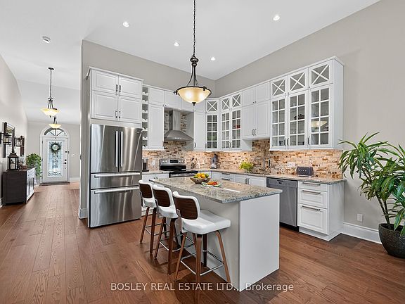 3rd image of 33 Bay Berry Ln
