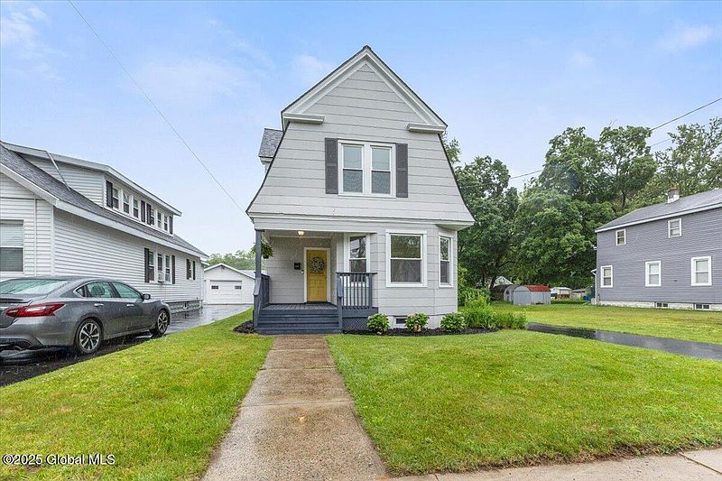 2nd image of 2321 1st Avenue