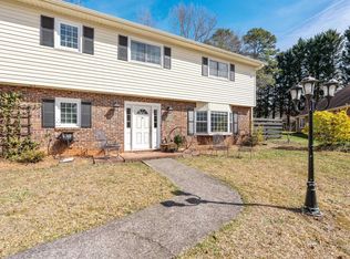 10 Dronfield Ct, Greenville, SC 29609