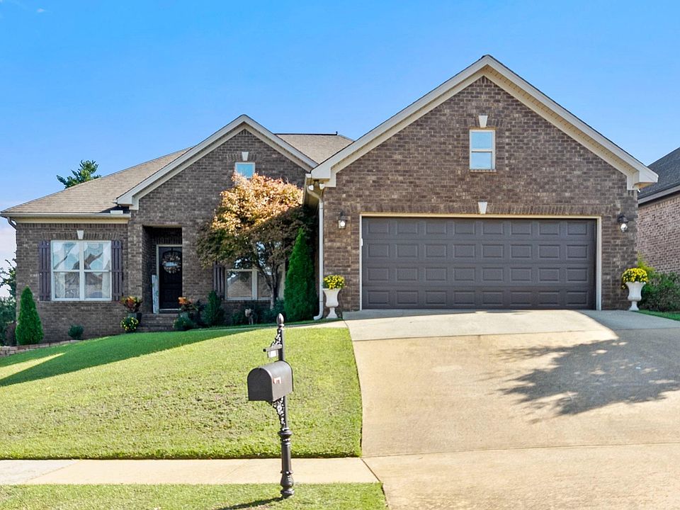 1st image of 556 Shelby Cir