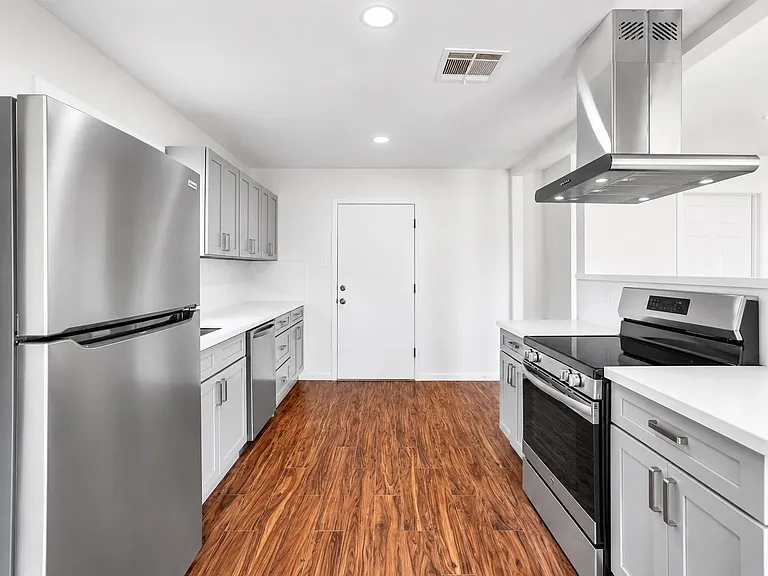 4039 W Walton St — Photo 3