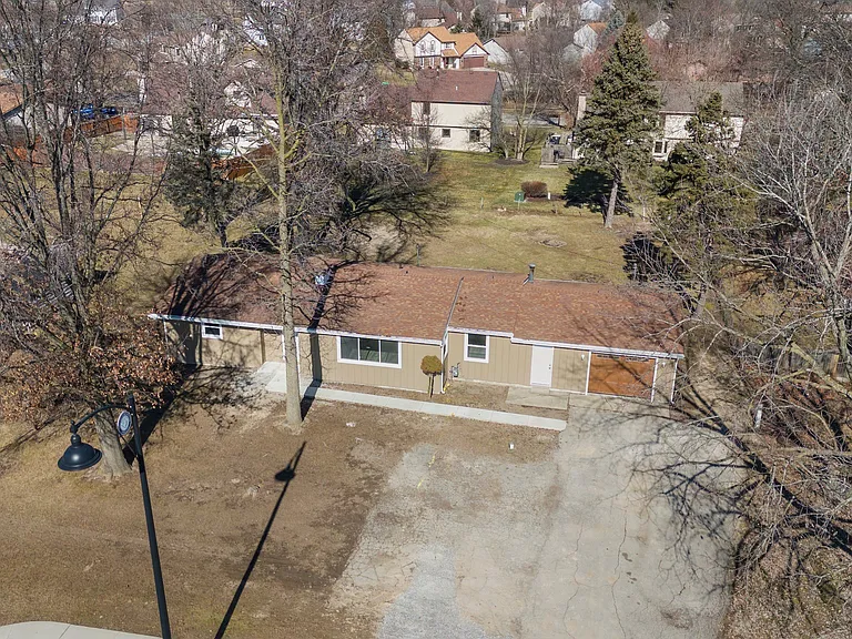 1514 W Dupont Rd — Photo 30