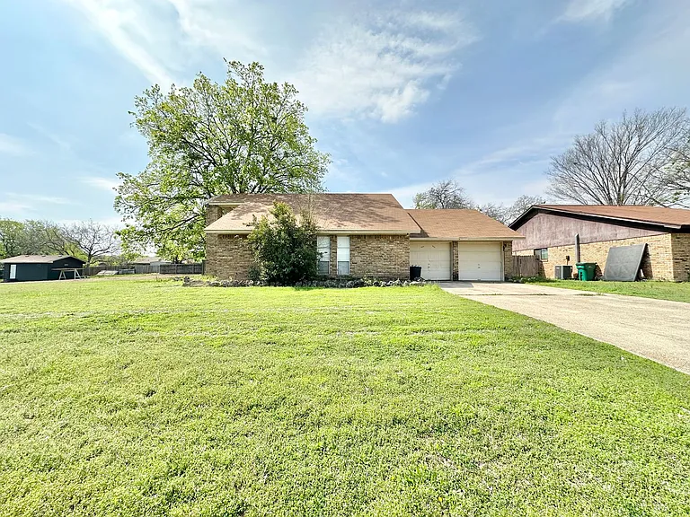 216 W Cardinal Ln — Photo 1