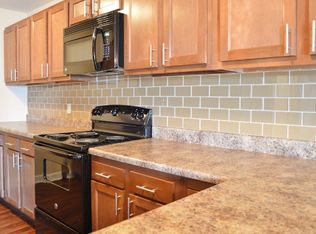 5511 Scenic Ridge Dr, Saint Louis, MO 63128