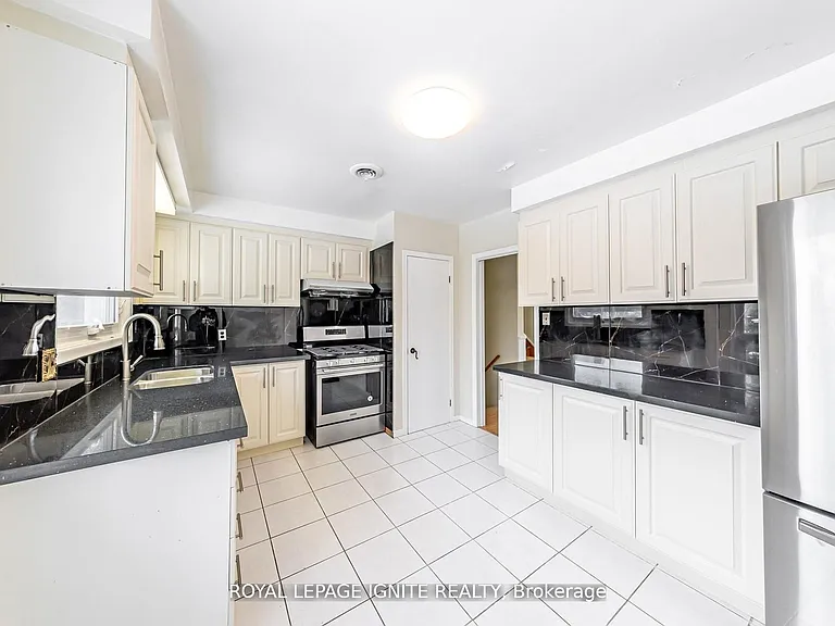 83 Deep Dene Dr #MAIN — Photo 22