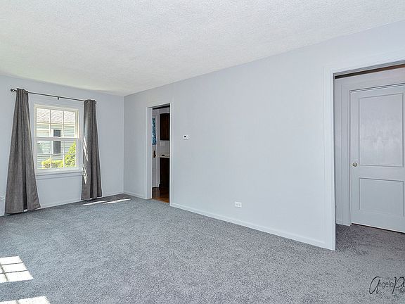 4th image of 213 Orton Ave