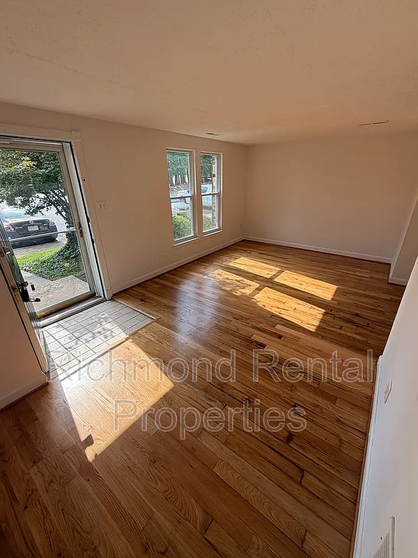 3 bed, 1.5 bath, 1120 sqft, $1,895 — Photo 3