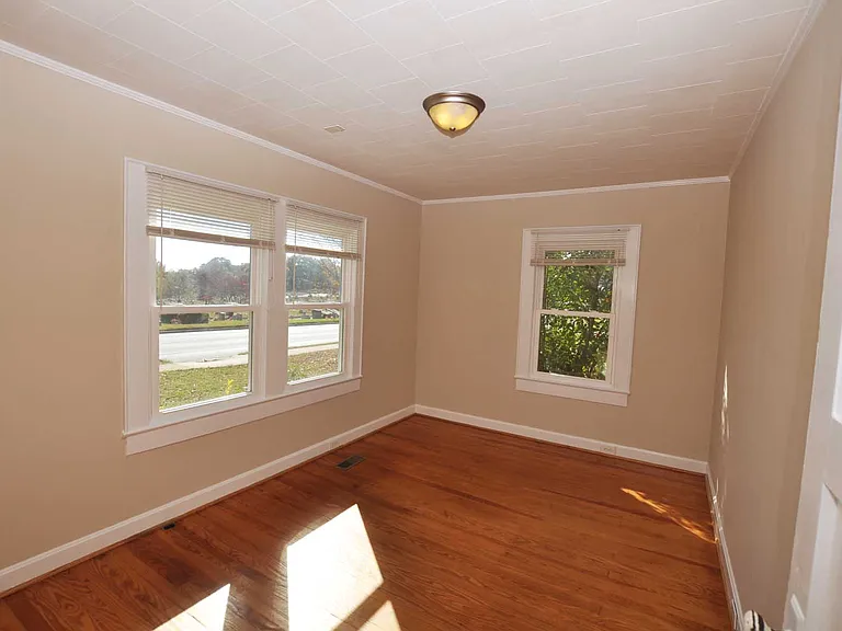 502 S Main St — Photo 5