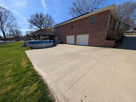 3rd image of 206 Green Tree Rd