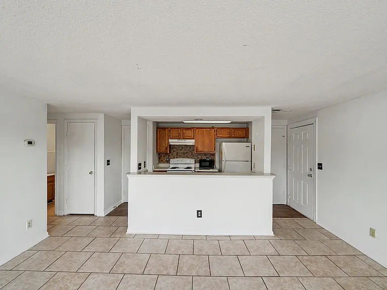 1624 Arlyn Cir #J — Photo 19