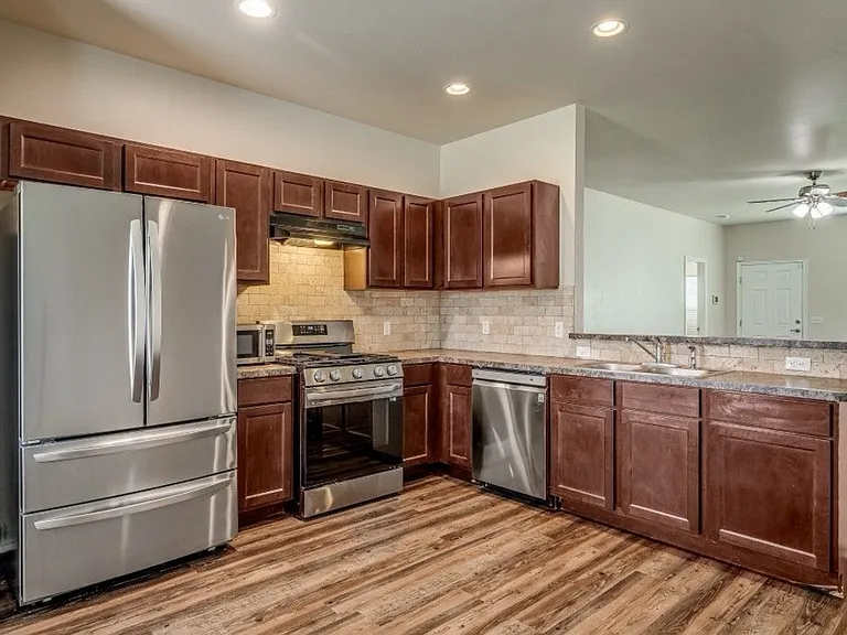 10219 Sussex Pl — Photo 2