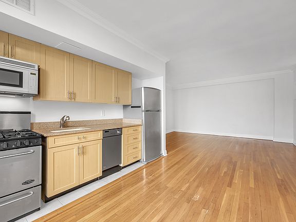 5th image of 108 W 15th St APT 6C