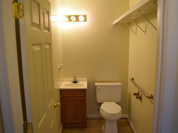 4th image of 505 Pocahontas St