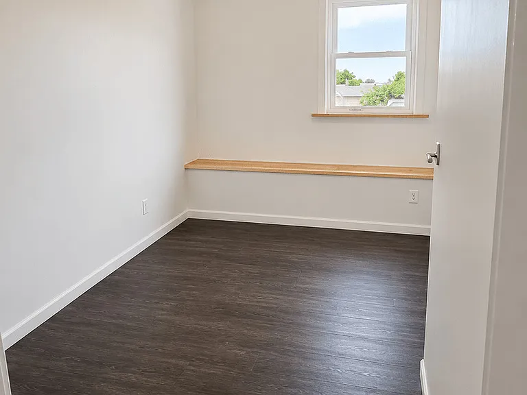 115 W Pearl St — Photo 6