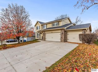 16904 L Cir, Omaha, NE 68135