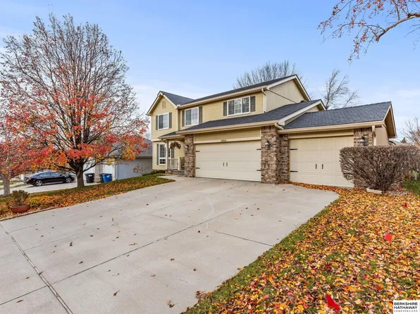 16904 L Cir, Omaha, NE 68135