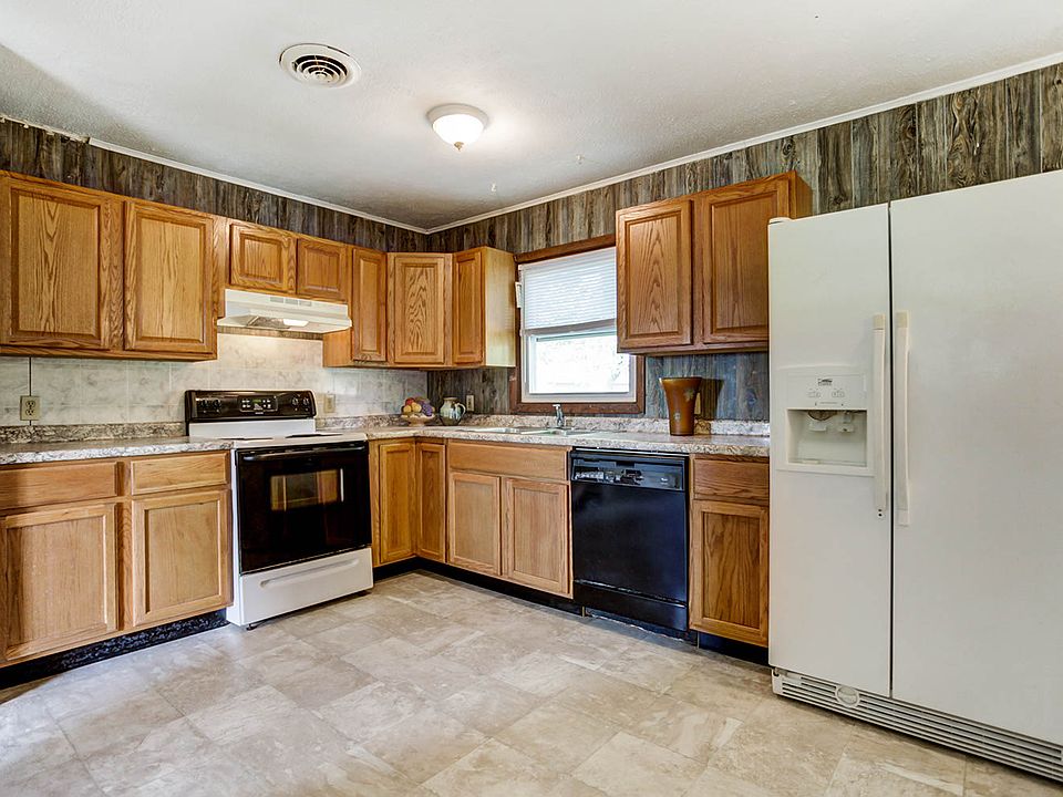 Full equipped kitchen.