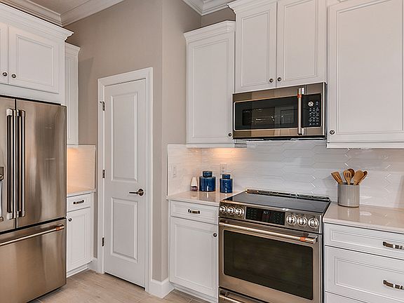 3rd image of 5564 Cannes Cir #3-107