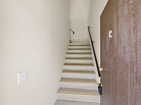 4th image of 16842 Hoskins Ln APT C