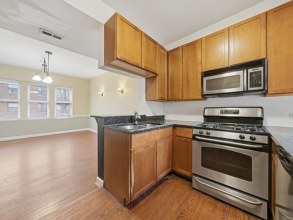 4th image of 7601 S Essex Ave #2