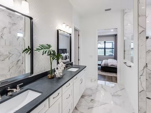 Dual Sinks in Owner s Bathroom