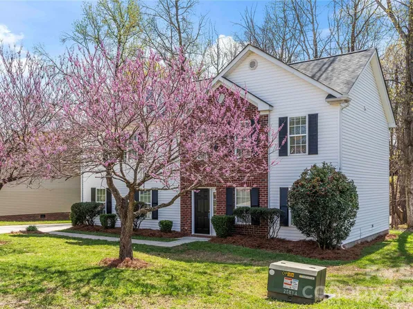 1040 Castle Rock Ct, Concord, NC 28025