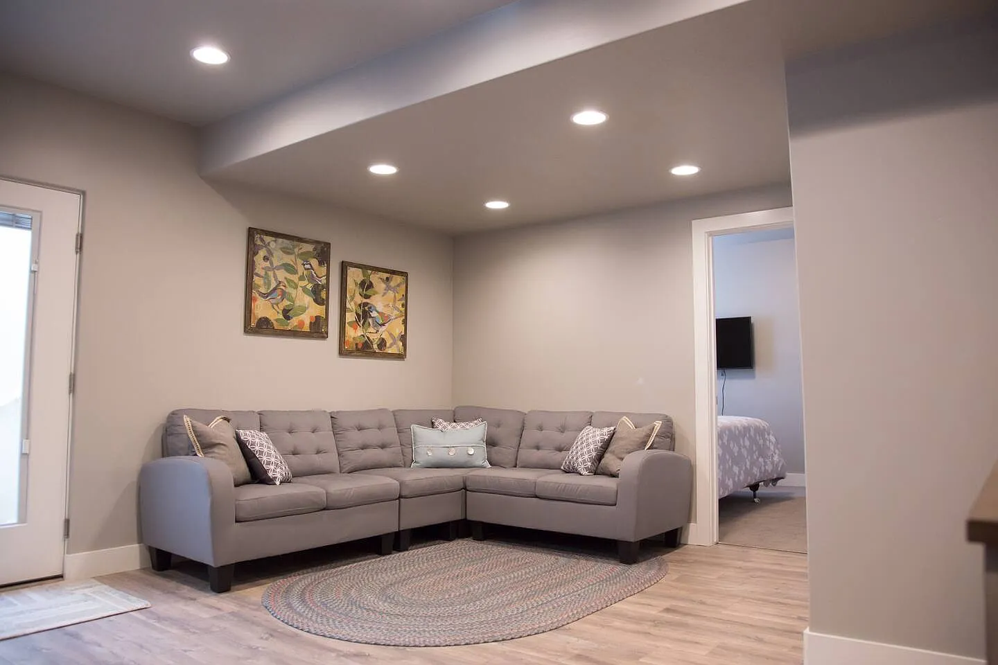 2 bed, 900 sqft, $1,600 — Photo 3