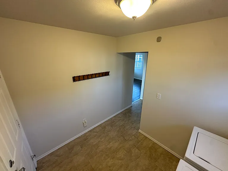 404 E Stanley St — Photo 8