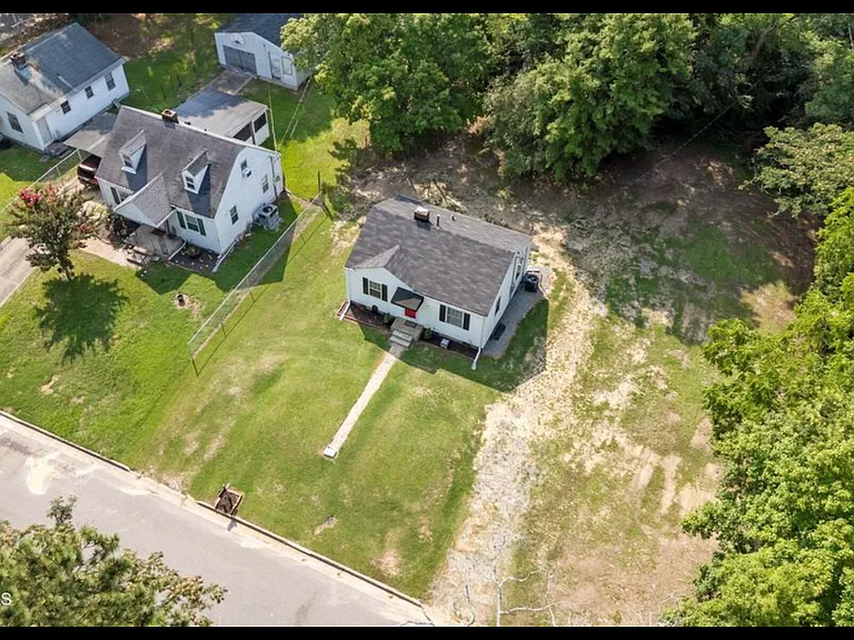 Vacant lot next door used as own yard