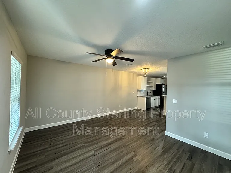 217 SW Tigerview Gln #2 — Photo 2