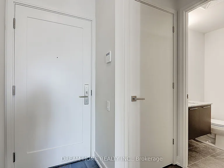 3 Gloucester St #1913 — Photo 4
