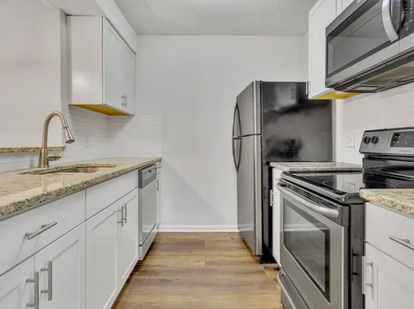 506 Barrington Hills Dr, Sandy Springs, GA 30350