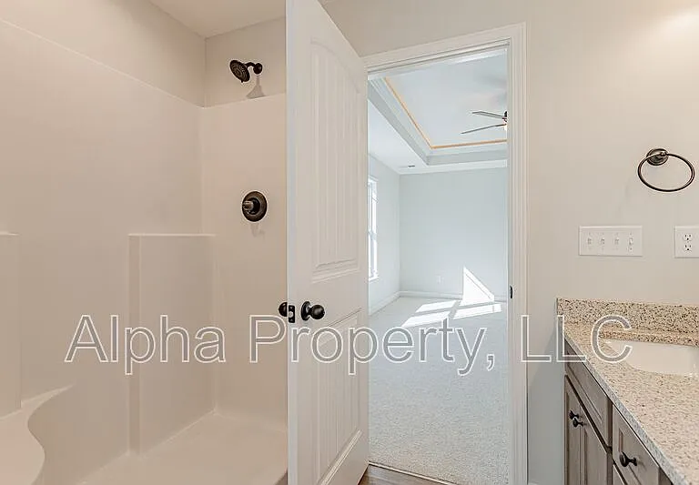 2204 Davenport Ct — Photo 23
