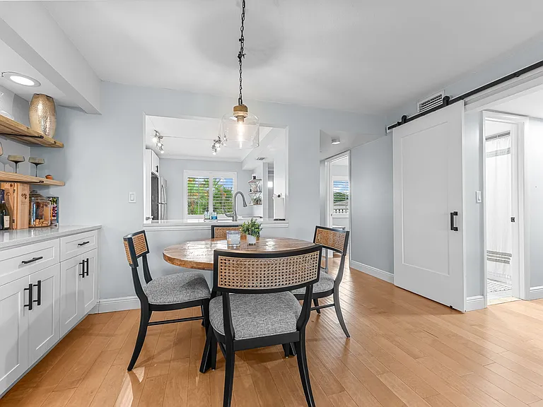 149 Palm Dr #18 — Photo 2