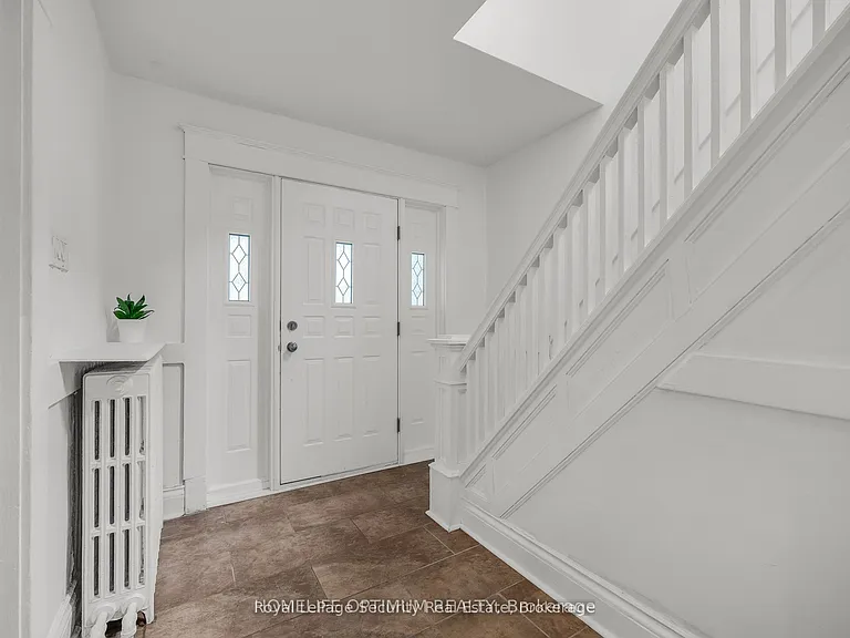 35 Bayfield Ave — Photo 3