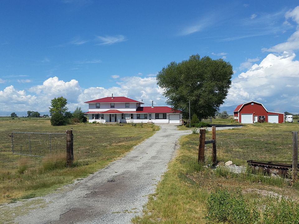 Entry way to property