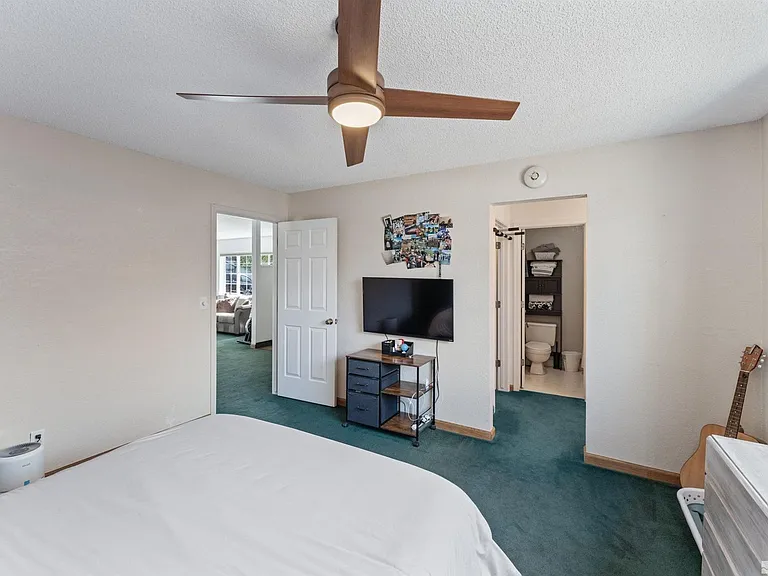 1380 Patricia Dr — Photo 24