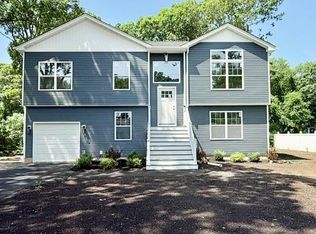 964 Sipp Ave, Medford, NY 11763