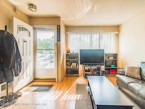 3rd image of 148 Kenilworth Ave