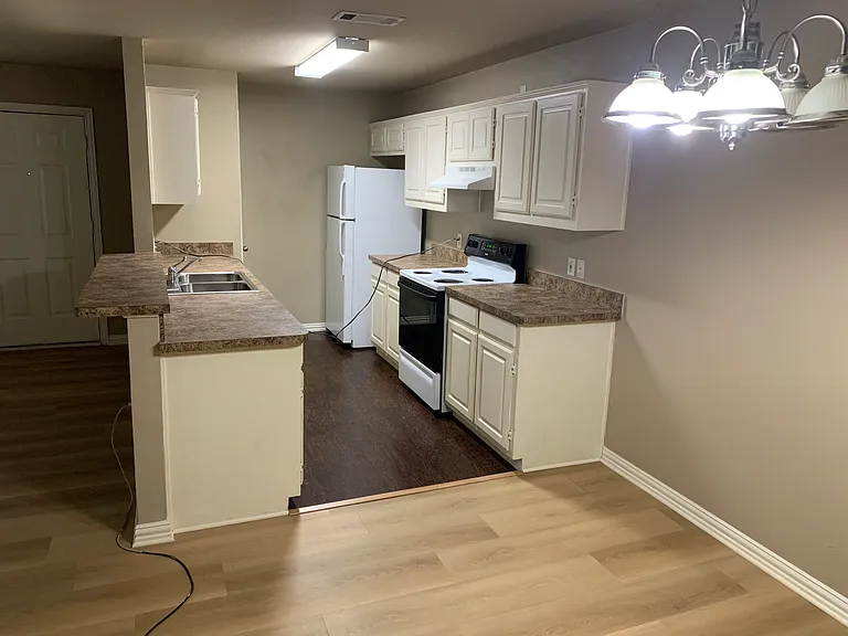451 W Van Alstyne Pkwy — Photo 13
