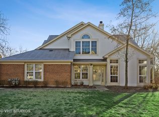 30W069 Penny Ln #A, Warrenville, IL 60555