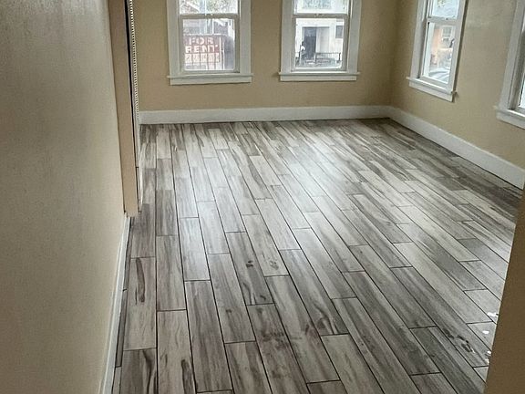 2nd image of 211 1/2 E Gage Ave #211-1/2