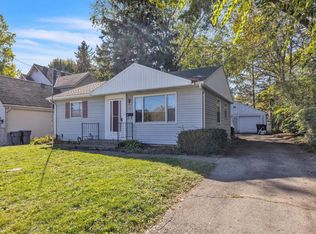 230 E Wisconsin Ave, Pewaukee, WI 53072