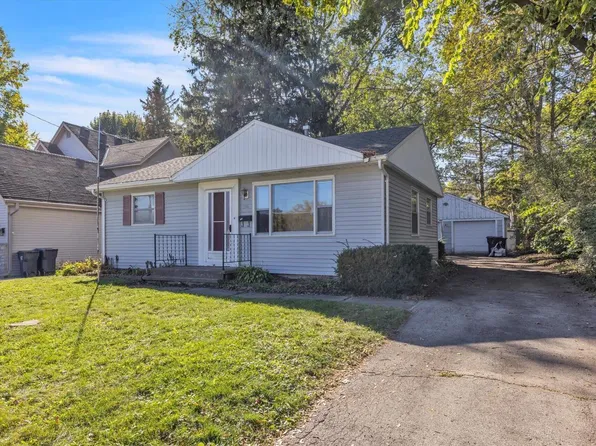 230 East Wisconsin AVENUE, Pewaukee, WI 53072