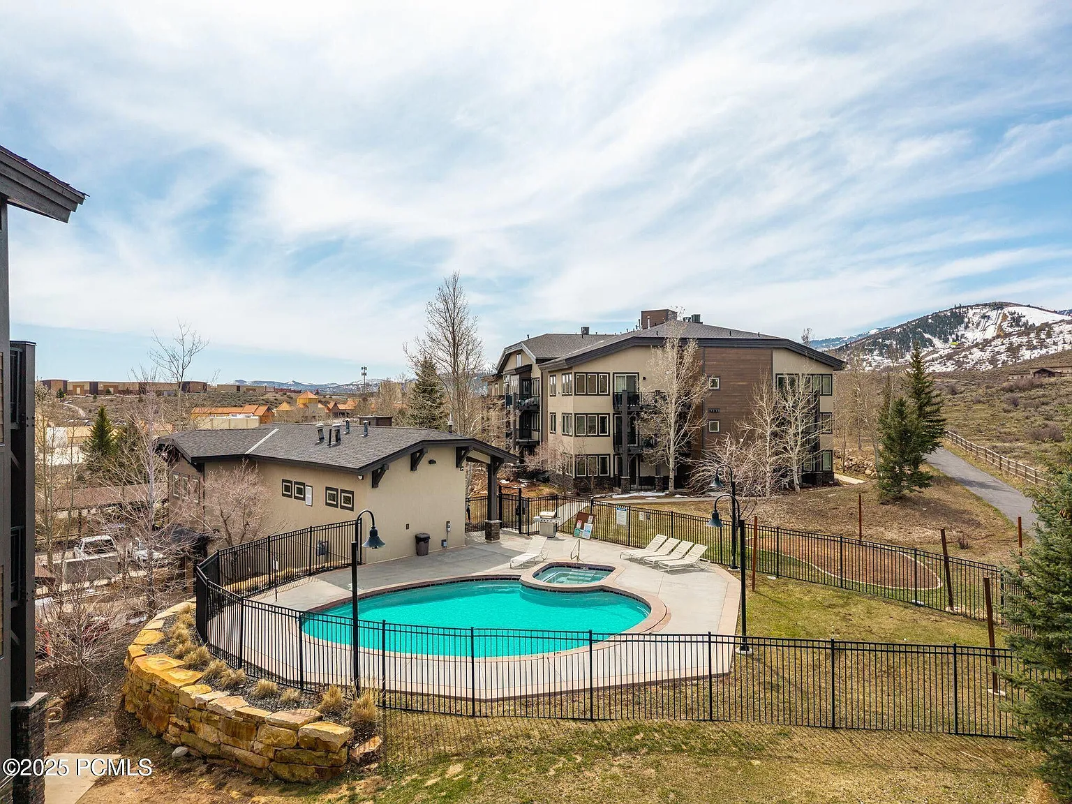 1 bed, 1.5 bath, 715 sqft, $2,500 — Photo 3