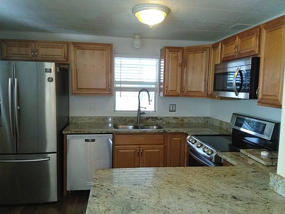 5th image of 10393 Bay St NE