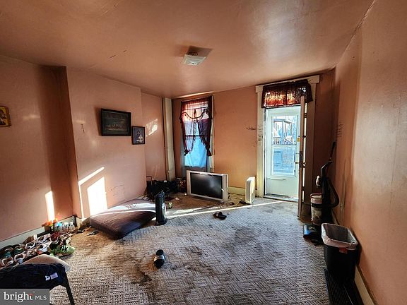 3rd image of 306 S Franklintown Rd