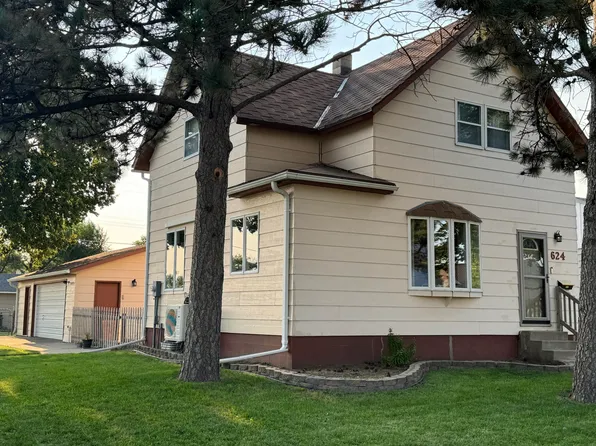 624 N 3rd St, Aberdeen, SD 57401
