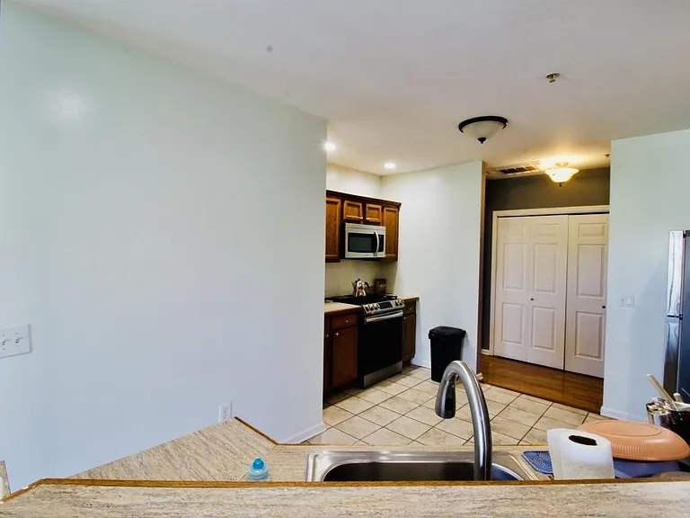 340 The Promenade — Photo 23