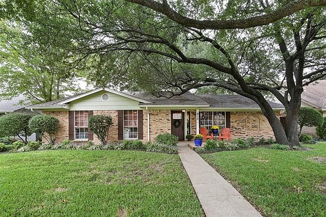 1st image of 610 Sevilla Dr